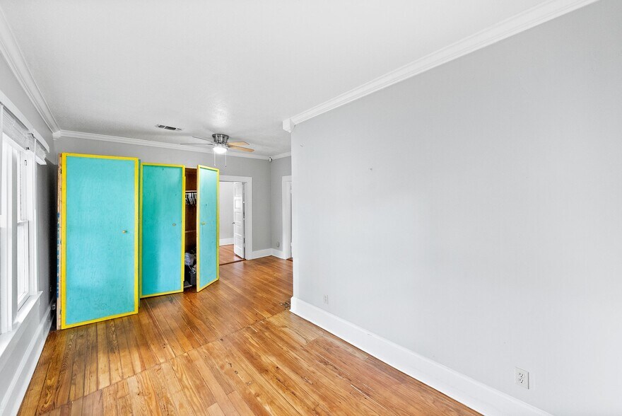 More Photos Of 2032 E Cesar Chavez St, Austin Office Residential For Sale