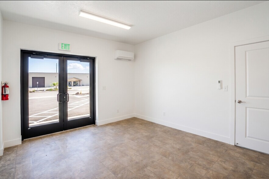 More Photos Of 925 Regional Rd park, Hurricane Industrial For Lease