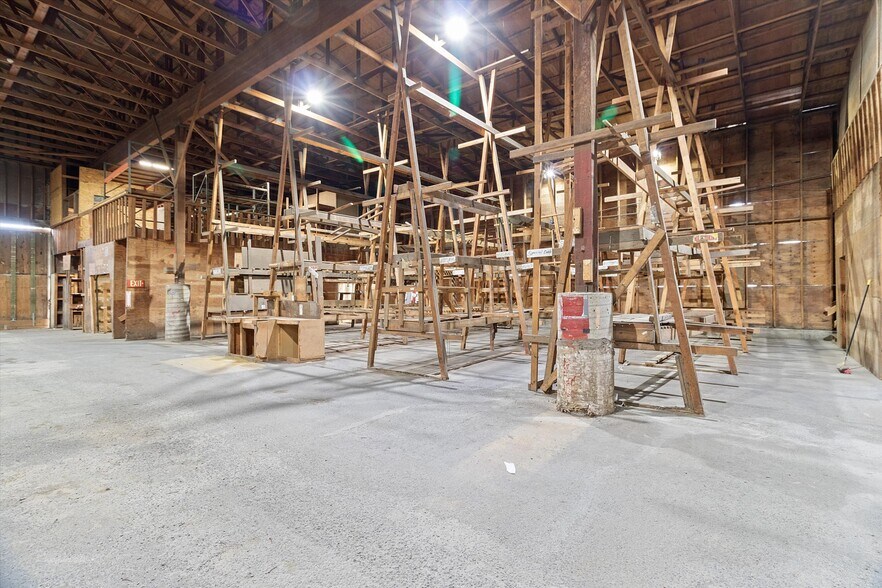 More Photos Of 6305 SW Highway 101, Lincoln City Warehouse For Sale