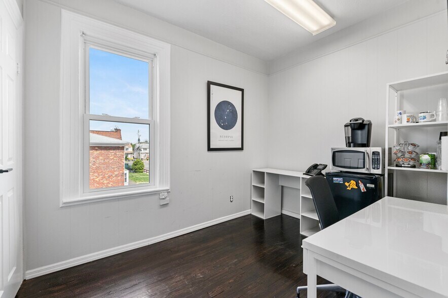 More Photos Of 154 Franklin Pl, Woodmere Office For Lease