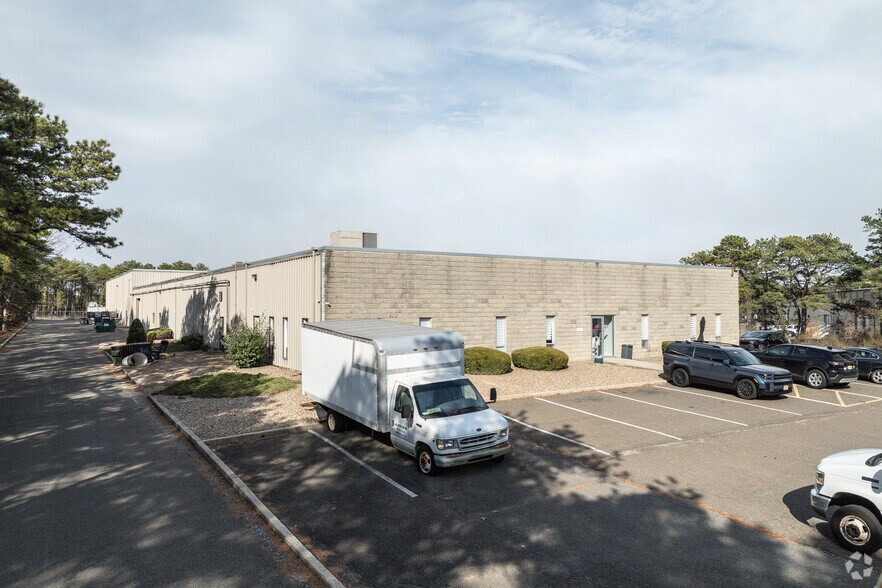 More Photos Of 730 Airport Rd, Lakewood Warehouse For Lease