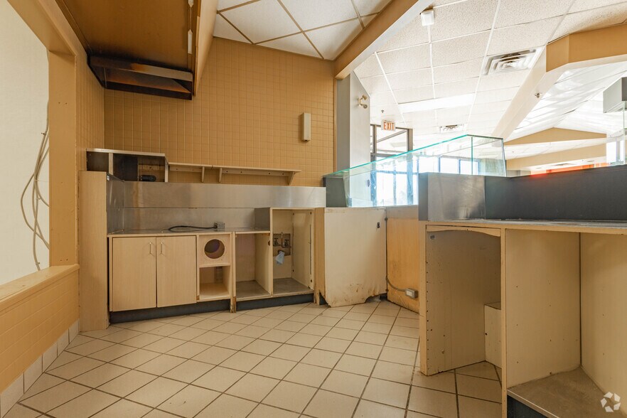 More Photos Of 1431-1527 Rebecca St, Oakville Unknown For Sale