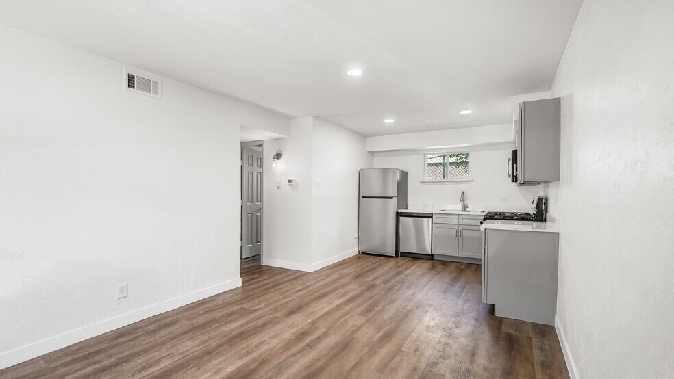 More Photos Of 2819 Berry St, Houston Apartments For Sale