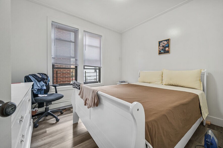 More Photos Of 2337 Bath Ave, Brooklyn Flex For Sale