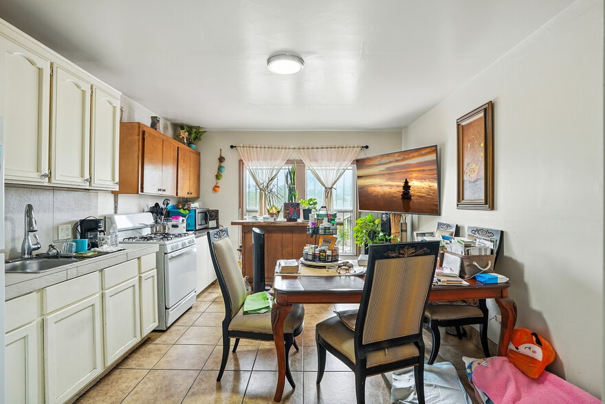 More Photos Of 2701 Imperial Ave, San Diego Apartments For Sale