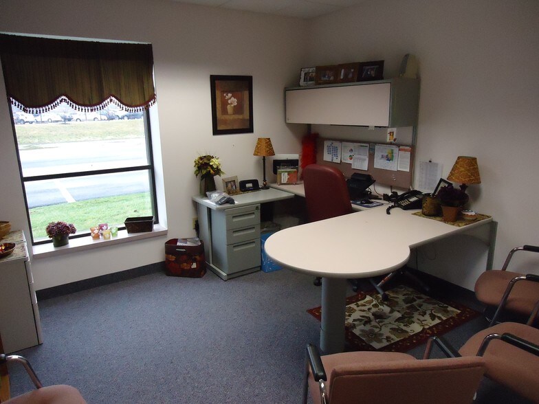 More Photos Of 17 Technology Pl, East Syracuse Office For Lease