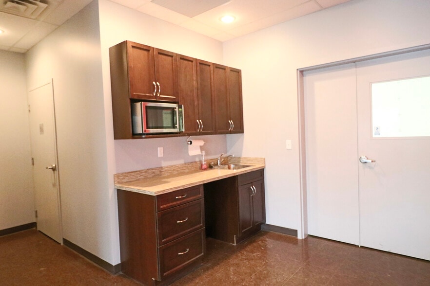 More Photos Of 4615 112th Ave SE, Calgary Warehouse For Lease