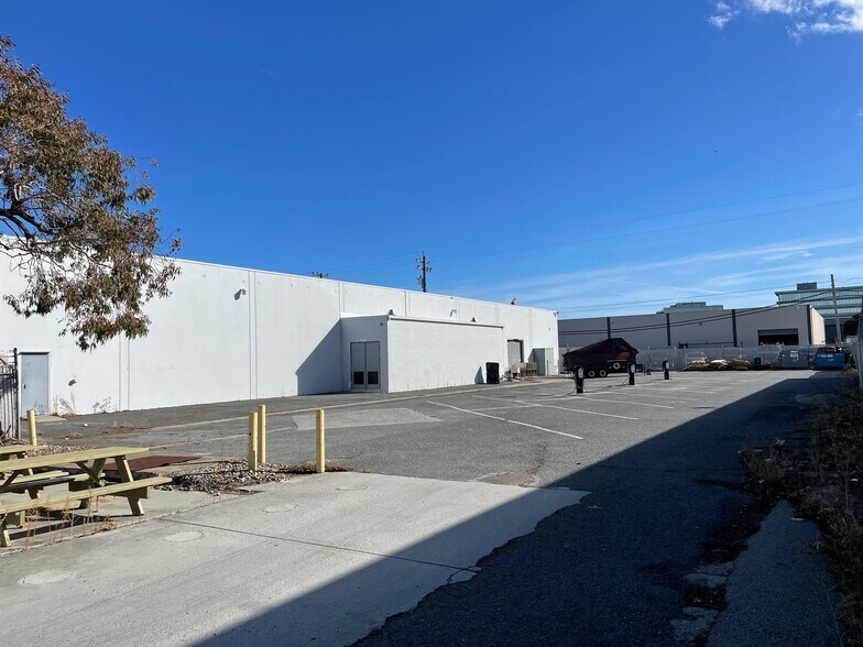 More Photos Of 865 Hinckley Rd, Burlingame Warehouse For Lease