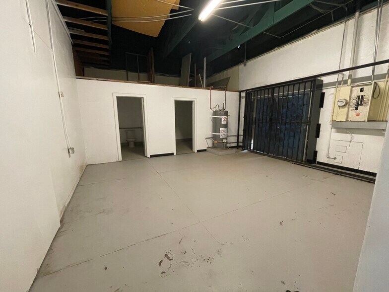 More Photos Of 913 N Chester Ave, Bakersfield Storefront For Lease