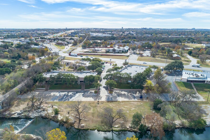 More Photos Of 900 Round Rock Ave, Round Rock Medical For Lease