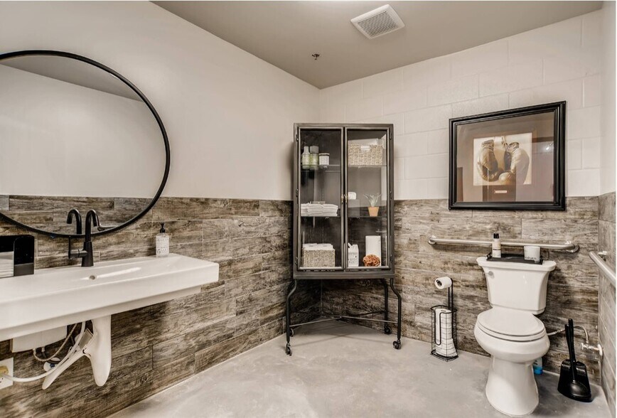 More Photos Of 1435 FM 1463 Rd, Katy Showroom For Sale