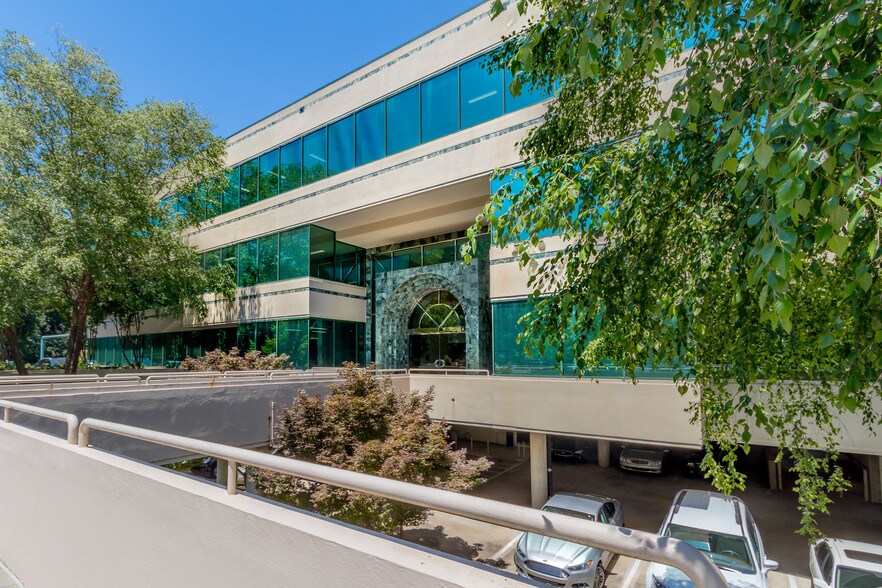 More Photos Of 8010 Roswell Rd, Atlanta Office For Lease