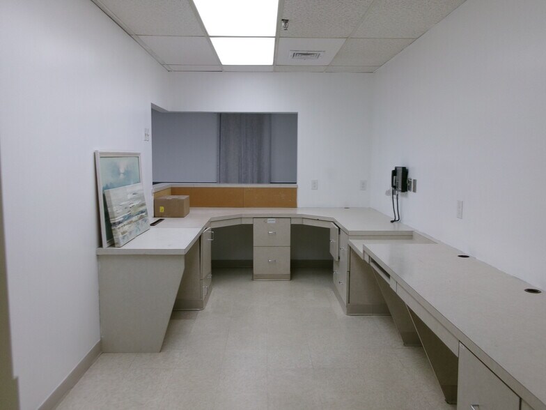 More Photos Of 516 Hamburg Tpke, Wayne Medical For Lease