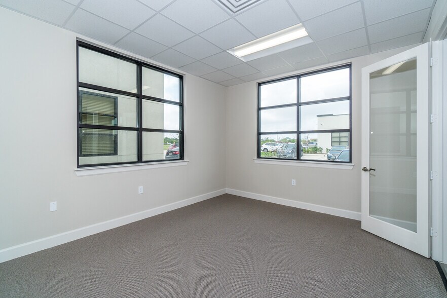 More Photos Of 8118 Fry Rd, Cypress Medical For Lease
