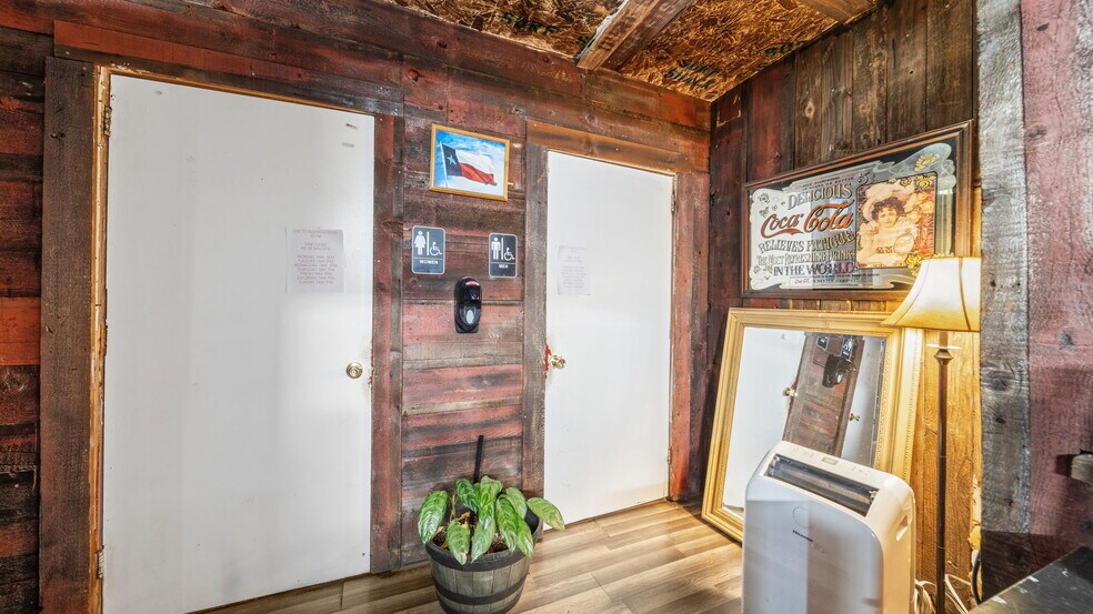 More Photos Of 230 W 2nd St, Freeport Restaurant For Sale