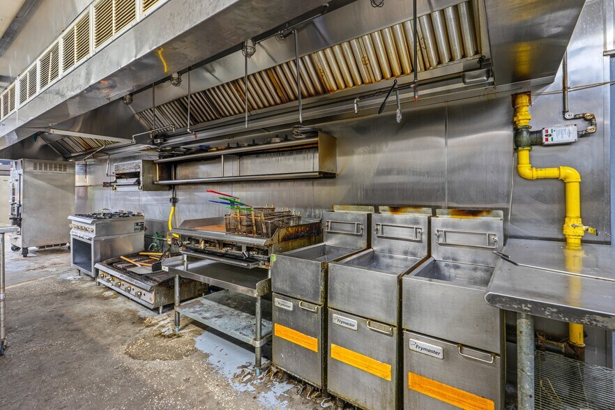 More Photos Of 4170 S Ridgewood Ave, Edgewater Specialty For Lease