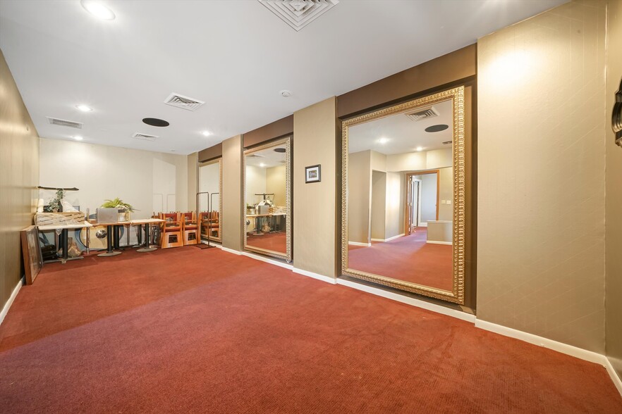 More Photos Of 417-429 Temple Ave, Highland Park General Retail For Sale