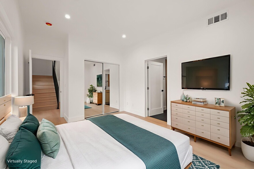 More Photos Of 913 N Hobart Blvd, Los Angeles Apartments For Sale