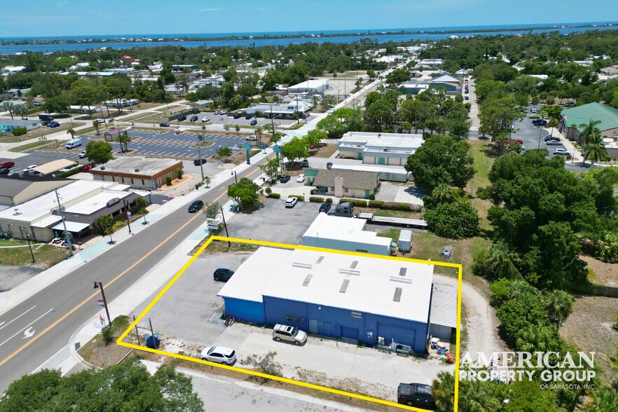 More Photos Of 36 W Dearborn St, Englewood Freestanding For Lease