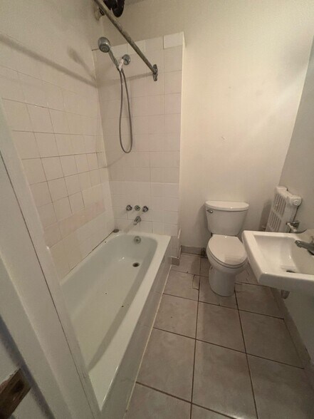 More Photos Of 510 19th Ave SW, Calgary Apartments For Sale