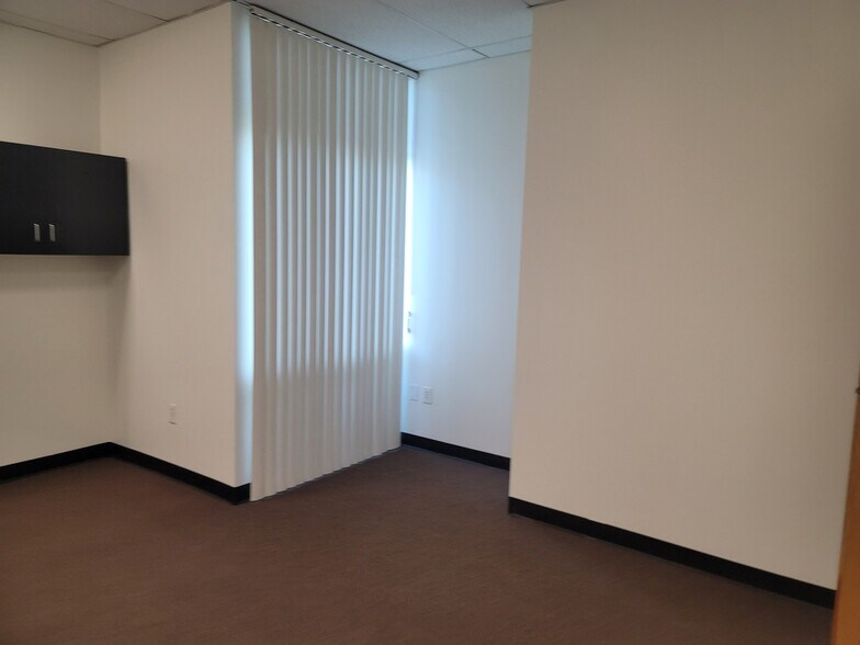 More Photos Of 800 S Rochester Ave, Ontario Warehouse For Lease