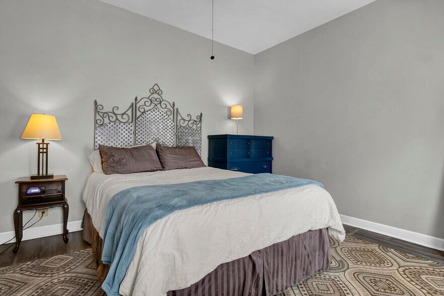 More Photos Of 2020 Princess Place Dr, Wilmington Freestanding For Sale