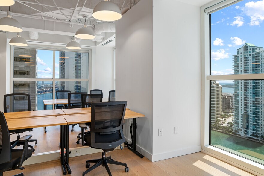 More Photos Of 200 S Biscayne Blvd, Miami Coworking Space