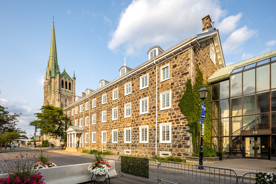 Primary Photo Of 32 Rue Saint-Charles, Longueuil Office For Lease