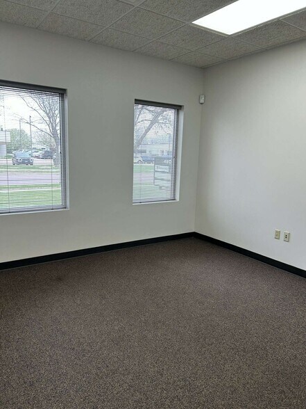 More Photos Of 4205 W 53rd St, Sioux Falls Office For Sale