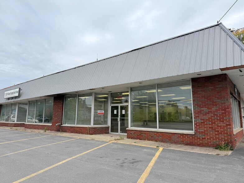 More Photos Of 807 S 4th St, Fulton General Retail For Sale