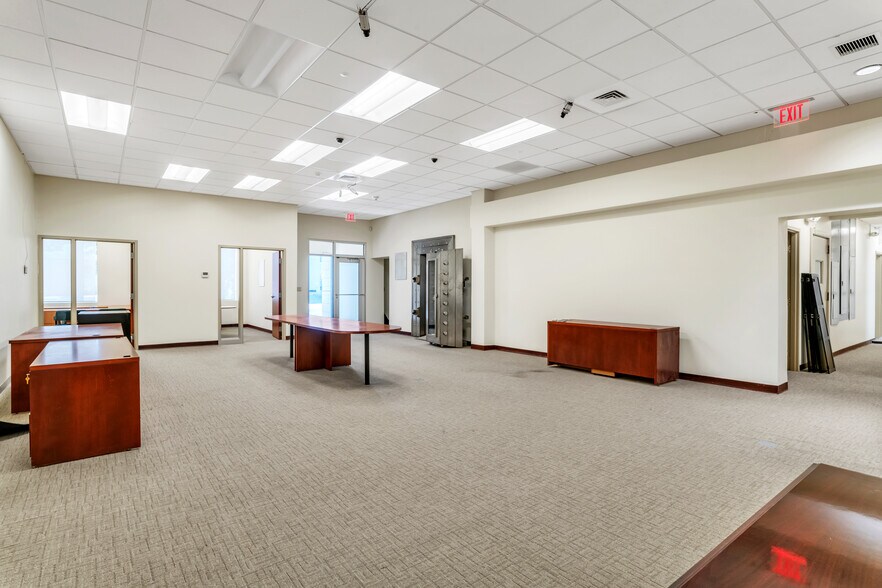 More Photos Of 85 Elm St, West Springfield Storefront Retail Office For Lease