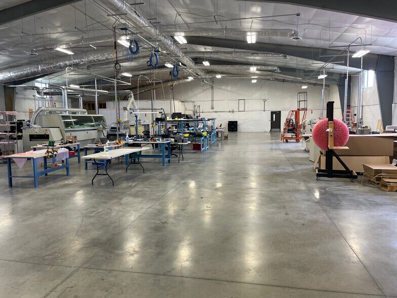 More Photos Of 180 Hollywood Dr, Butler Manufacturing For Lease