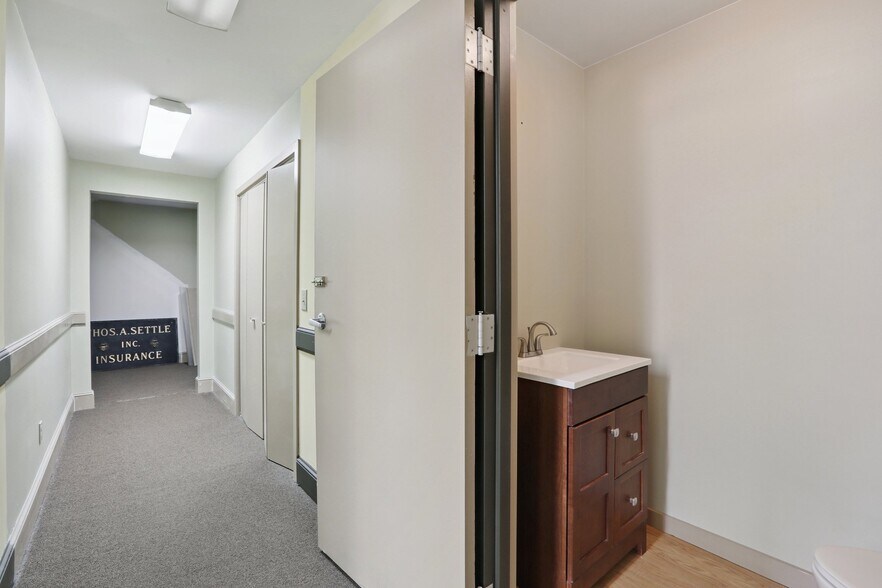 More Photos Of 248 Main St, Danbury Office For Sale