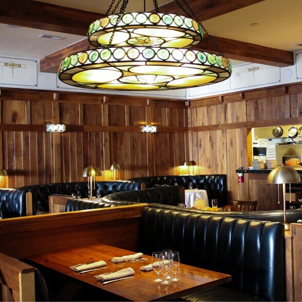 More Photos Of 495 King St, Charleston Storefront For Sale