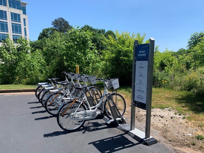 More Photos Of 11720 Amberpark Dr, Alpharetta Unknown For Lease