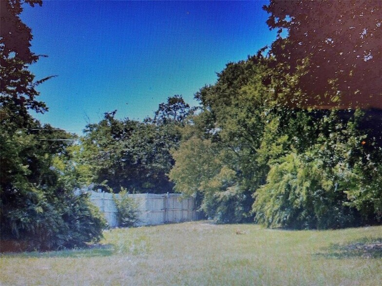 More Photos Of 3503 E Overton Ct, Dallas Land For Sale