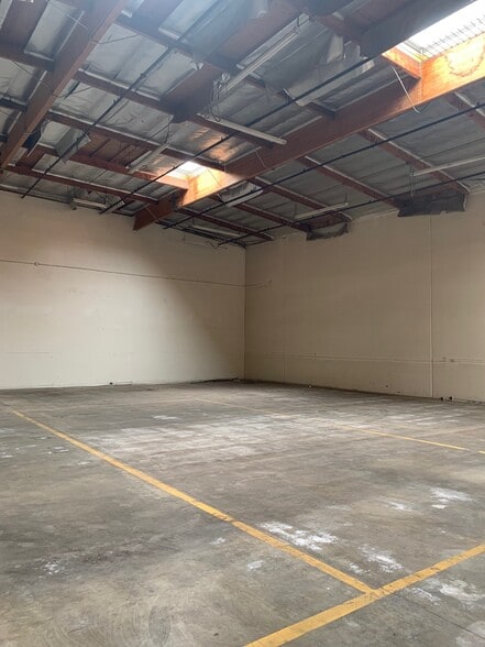 More Photos Of 100 S Reservoir St, Pomona Warehouse For Lease