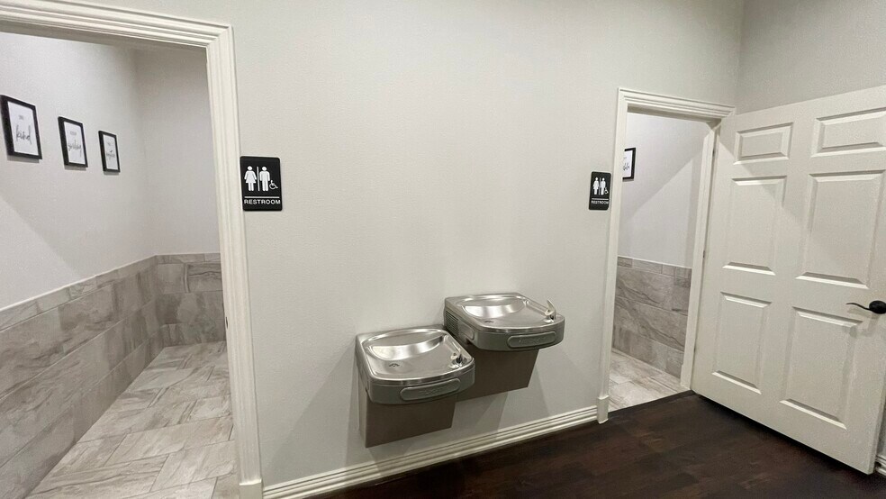 More Photos Of 8668 John Hickman Pky, Frisco Medical For Sale