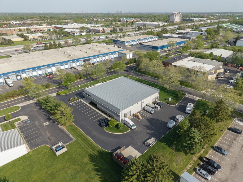 More Photos Of 3737-3757 Parkway Ln, Hilliard Showroom For Lease