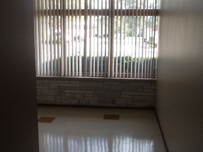 More Photos Of 513 Ridge Rd, Munster Medical For Lease