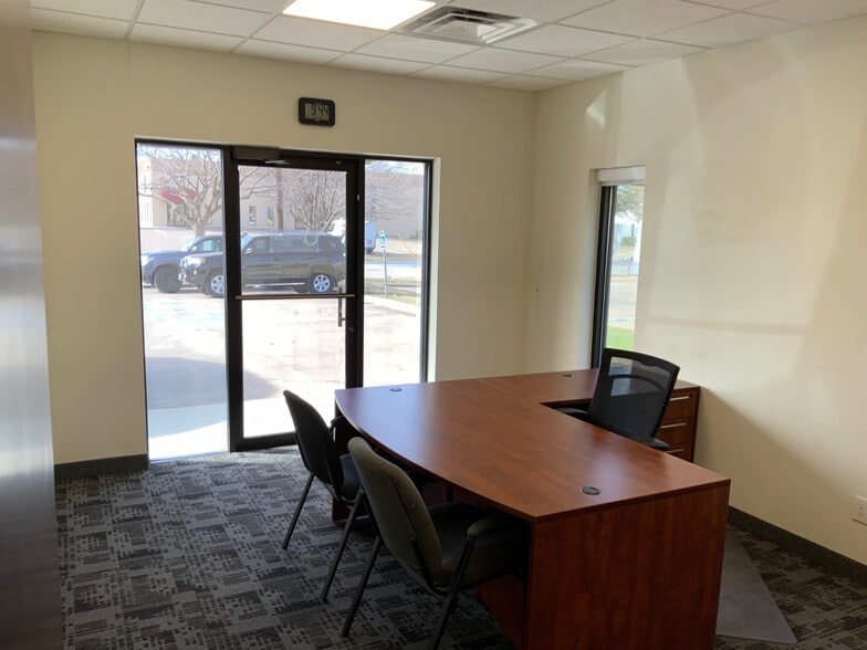 More Photos Of 2890 Market Loop, Southlake Light Manufacturing For Sale