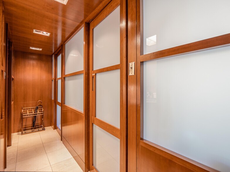More Photos Of 30 Central Park S, New York Medical For Lease