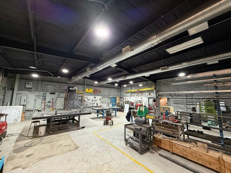 More Photos Of 8422 Bascom St, Houston Warehouse For Lease