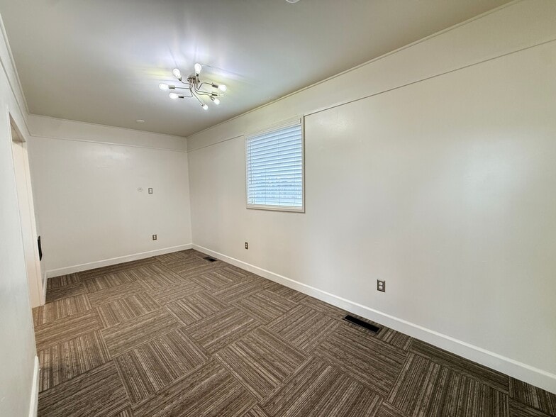 More Photos Of 2427 W Falls Ave, Kennewick Medical For Lease