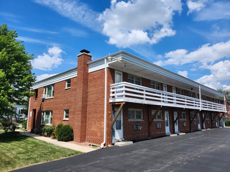 More Photos Of 105 E Grove St, Lombard Apartments For Sale