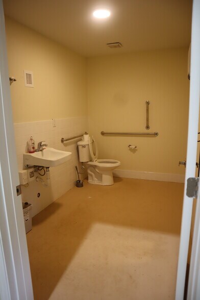 More Photos Of 1700 Industrial Center, Charlotte Light Distribution For Lease