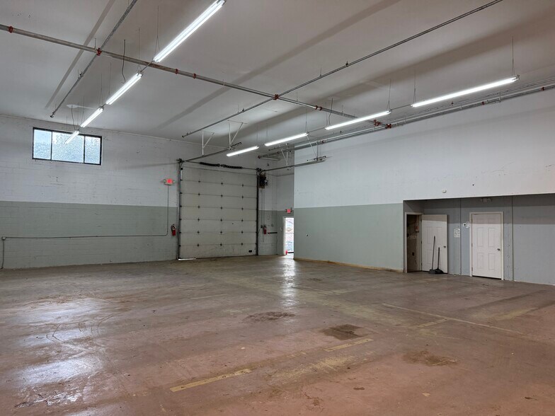 More Photos Of 351 Spook Rock Rd, Suffern Warehouse For Lease