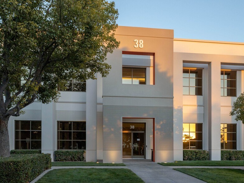 More Photos Of 46 Discovery, Irvine Unknown For Lease