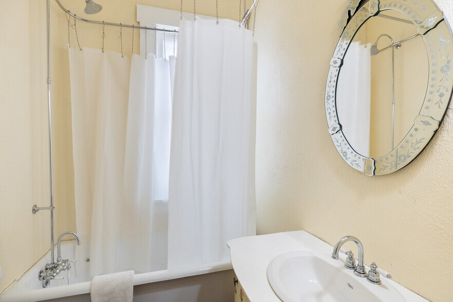 More Photos Of 201 Nugent Ave ave, Johnson City Hotel For Sale