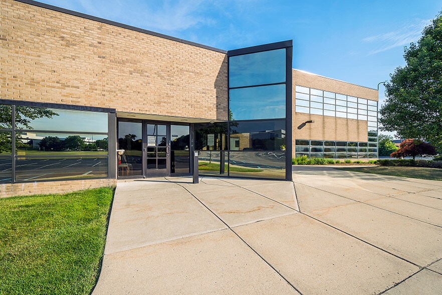 More Photos Of 5225 Auto Club Dr, Dearborn Office For Sale